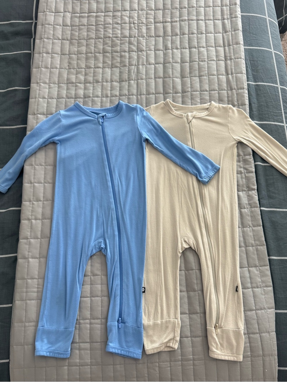 Kyte Baby 18-24M Bamboo Zipper Pajamas Bundle Neutral  Lot of 2
